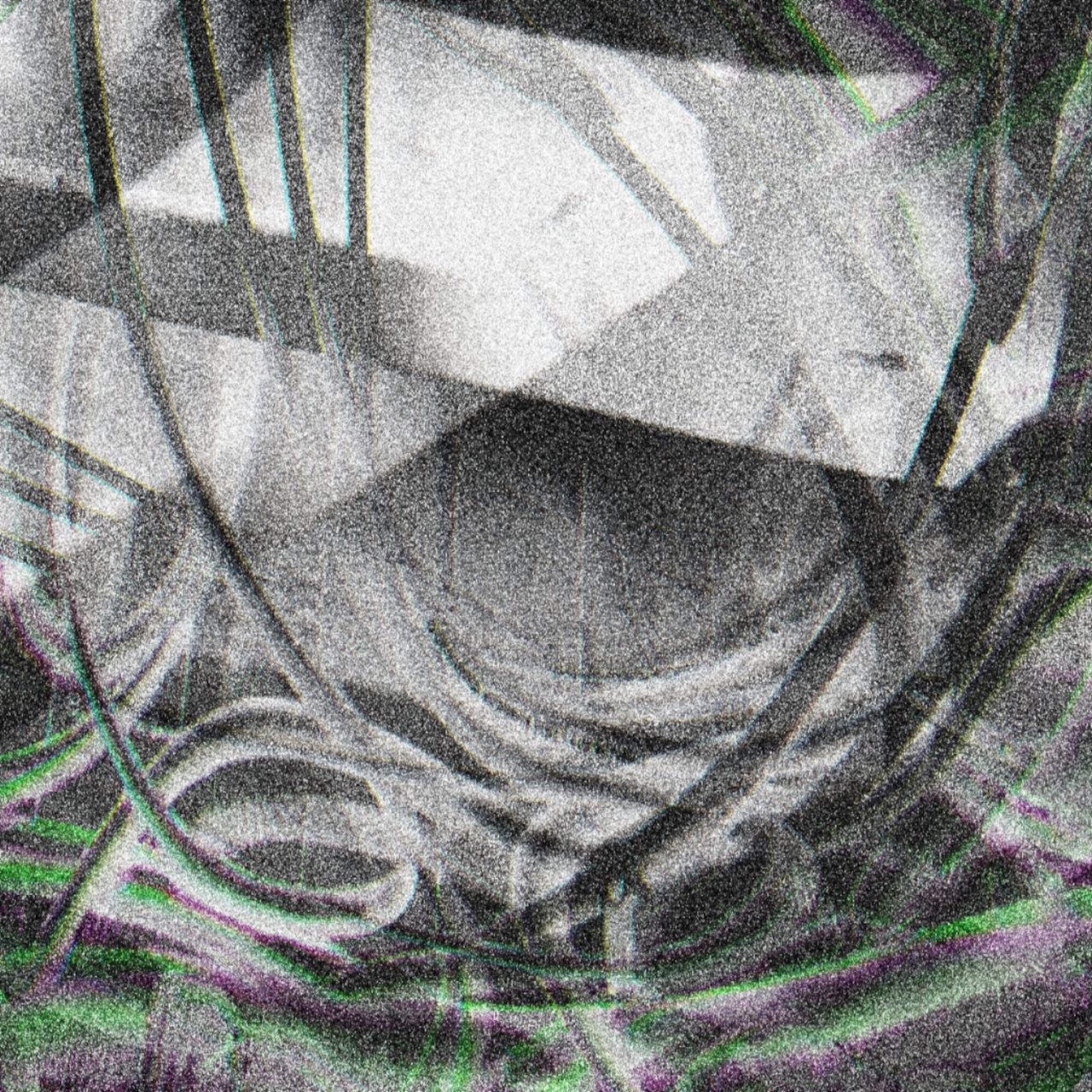 Cover for the release "sonocculto 3", by reae. Mostly black and white abstract image, with a tint of green and magenta at the botton. The shapes remind cables through a kaleidoscope.
